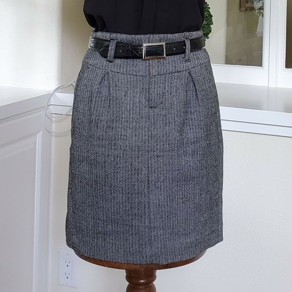 Banana Republic Gray Herringbone Knit Skirt - Picture 9 of 9